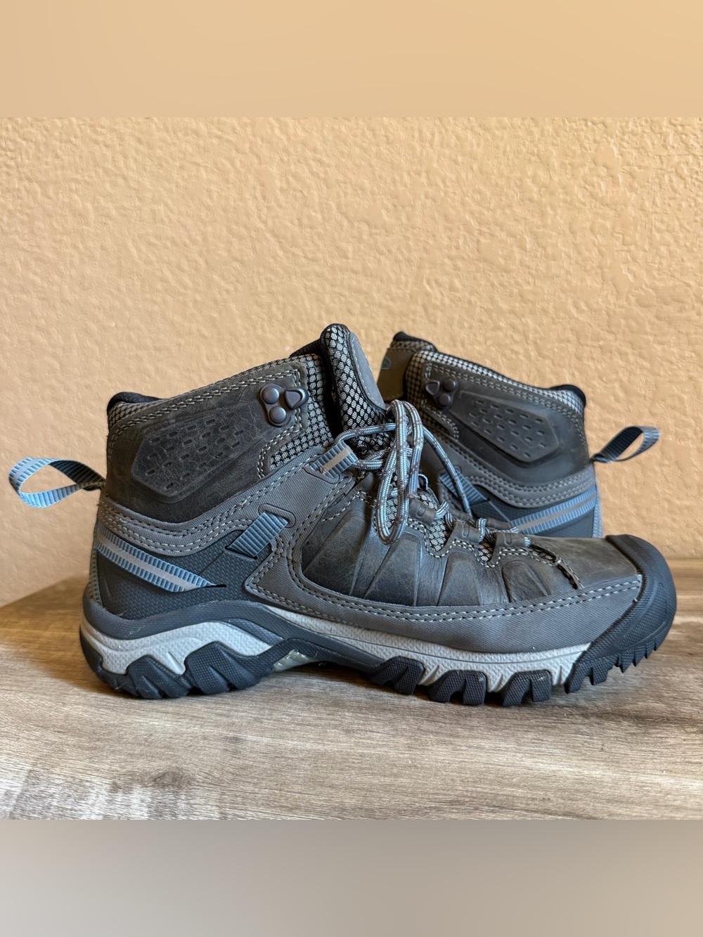 Keen Waterproof Hiking Boots Womens Size 7.5 - Picture 8 of 11